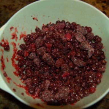 huckleberry cobbler mixed with sugar